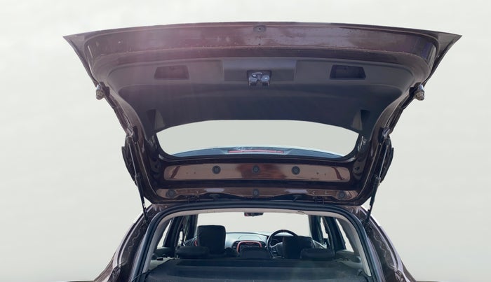 2018 Renault Captur RXT PETROL, Petrol, Manual, 1,45,141 km, Boot Door Open