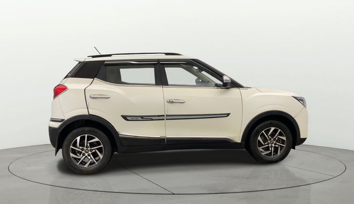 2022 Mahindra XUV300 W8 (O) 1.5 DIESEL, Diesel, Manual, 57,976 km, Right Side View