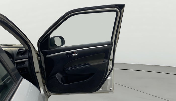 2014 Maruti Swift VXI, Petrol, Manual, 72,574 km, RHS Front Door