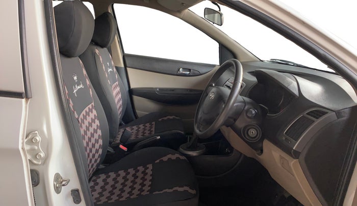 2013 Hyundai i20 MAGNA (O) 1.2, Petrol, Manual, 96,014 km, Right Side Front Door Cabin