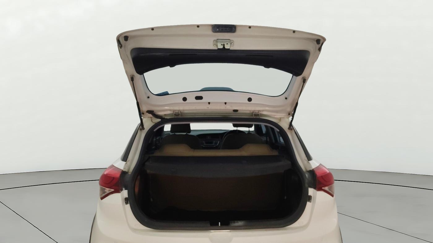 2015 Hyundai i20 Active 1.2 S, Petrol, Manual, 1,00,416 km, Boot Door Open
