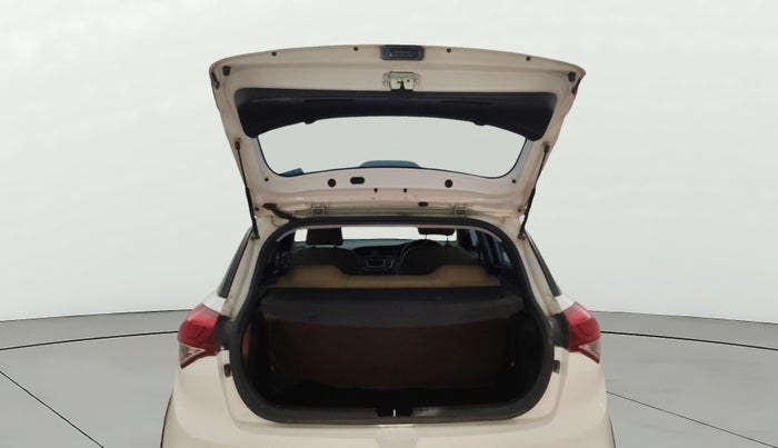 2015 Hyundai i20 Active 1.2 S, Petrol, Manual, 1,00,416 km, Boot Door Open