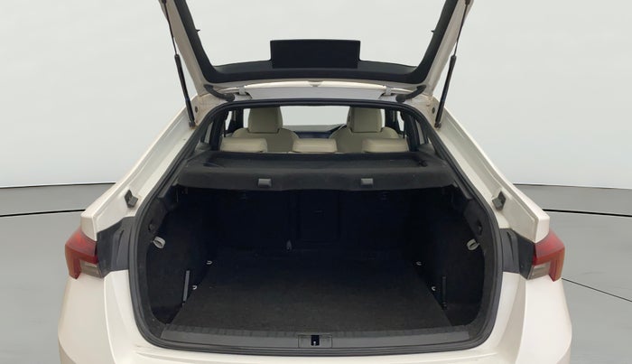 2022 Skoda Octavia STYLE 2.0, Petrol, Automatic, 43,532 km, Boot Open Zoomed View