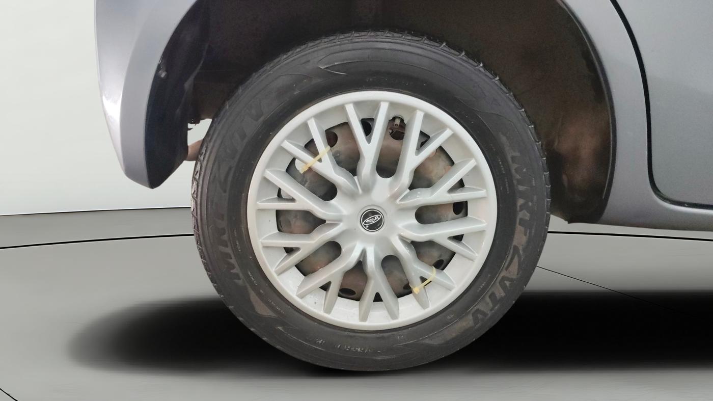 2013 Toyota Etios Liva G, Petrol, Manual, 65,995 km, Right Rear Wheel