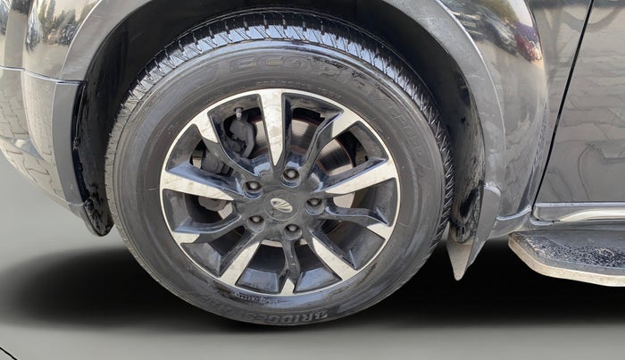 2021 Mahindra XUV500 W11 AT, Diesel, Automatic, 69,965 km, Left Front Wheel