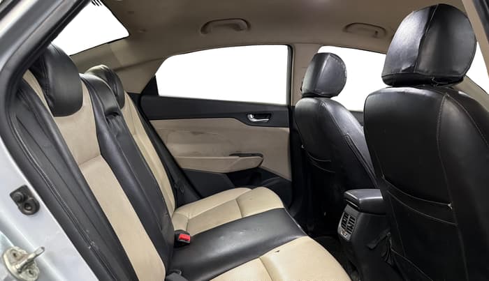 2019 Hyundai Verna 1.6 VTVT SX, CNG, Manual, 75,188 km, Right Side Rear Door Cabin