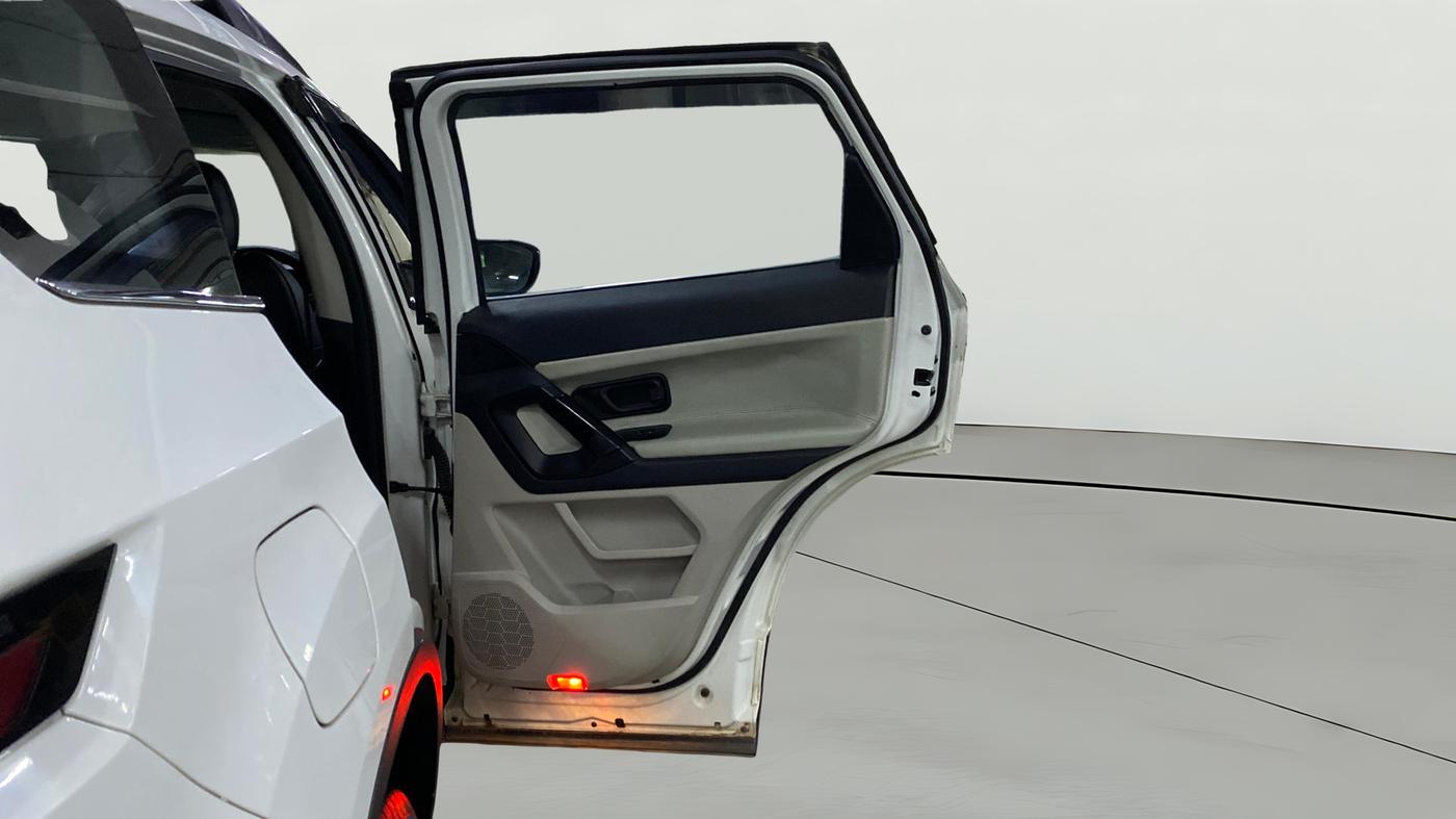 2022 Tata Safari XE, Diesel, Manual, 60,332 km, RHS Rear Door