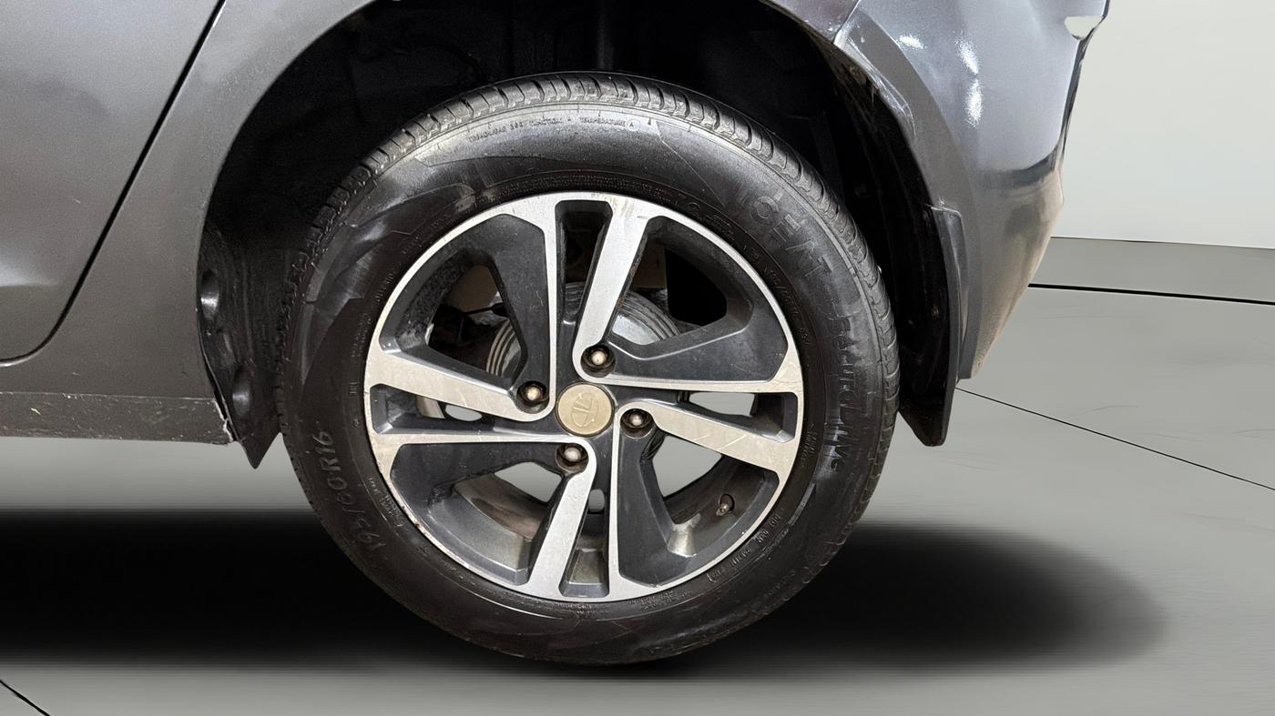2022 Tata ALTROZ XZ PLUS PETROL, Petrol, Manual, 57,085 km, Left Rear Wheel