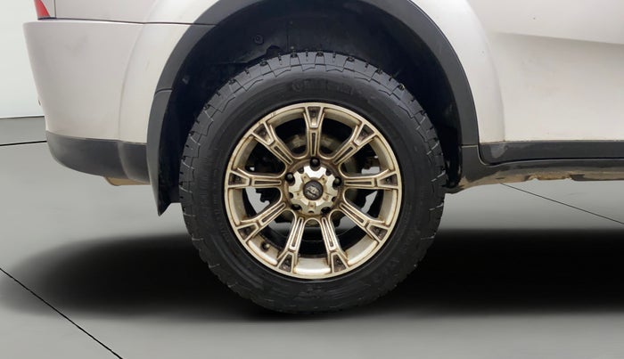 2018 Mahindra XUV500 W9, Diesel, Manual, 95,179 km, Right Rear Wheel