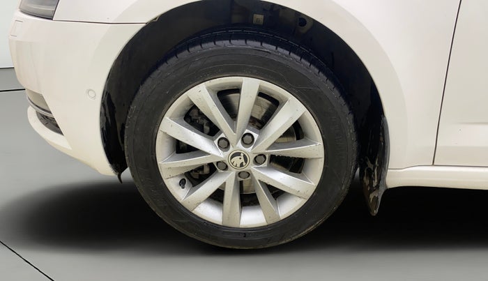 2019 Skoda Octavia L&K 1.8 TSI AT, Petrol, Automatic, 1,39,105 km, Left Front Wheel