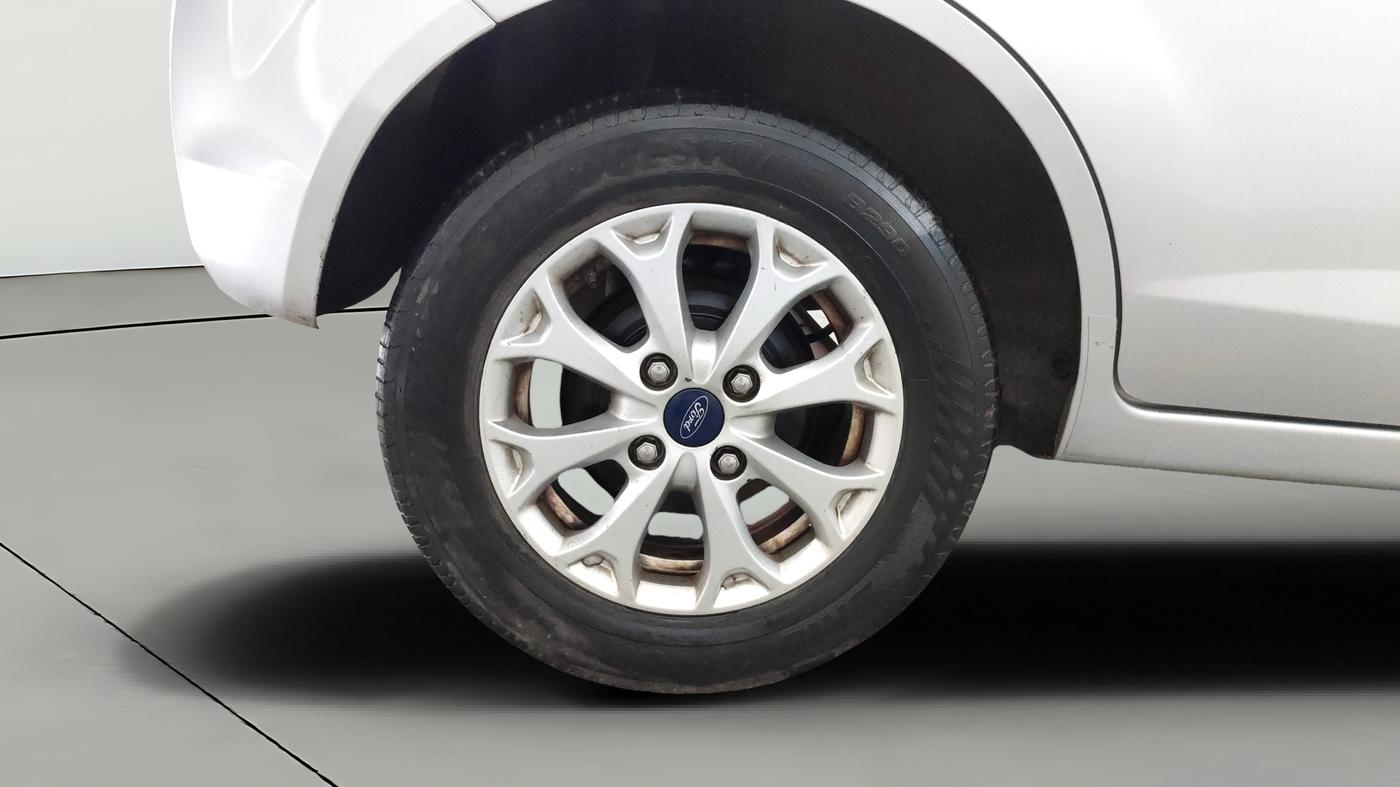 2013 Ford Figo TITANIUM 1.2 PETROL, Petrol, Manual, 26,620 km, Right Rear Wheel