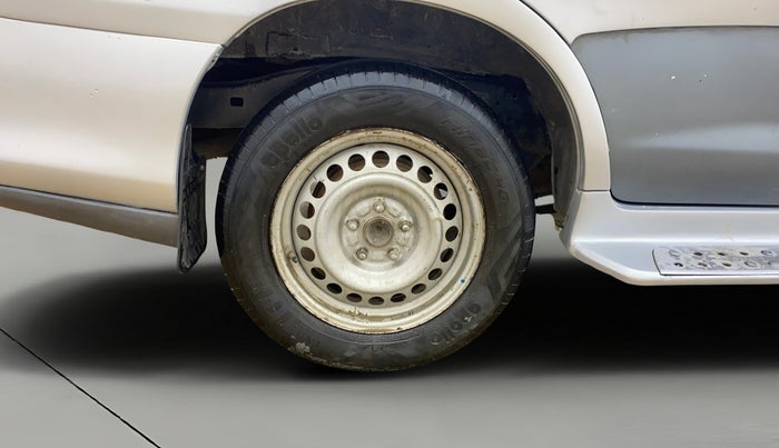 2014 Toyota Innova 2.5 GX 8 STR, Diesel, Manual, 73,319 km, Right Rear Wheel