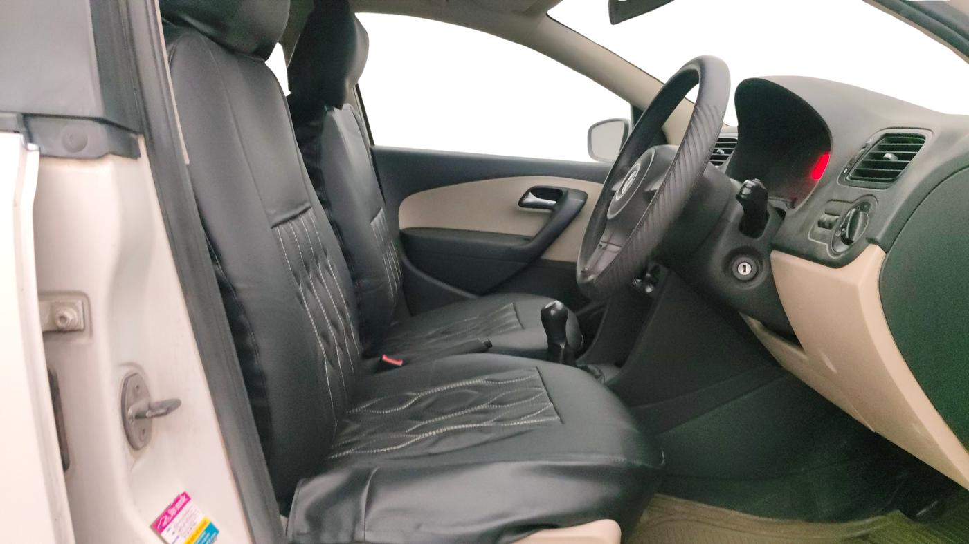 2014 Volkswagen Polo COMFORTLINE 1.2L, Petrol, Manual, 93,613 km, Right Side Front Door Cabin
