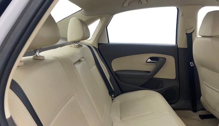 2013 Volkswagen Vento HIGHLINE 1.6 MPI, Petrol, Manual, 1,25,412 km, Right Side Rear Door Cabin