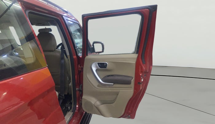 2016 Mahindra TUV300 T8, Diesel, Manual, 30,761 km, RHS Rear Door