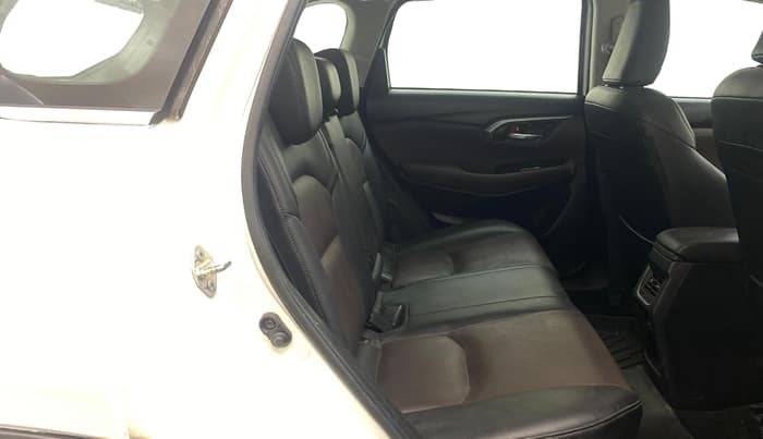2023 Maruti Grand Vitara ALPHA SMART HYBRID AT, Petrol, Automatic, 63,790 km, Right Side Rear Door Cabin