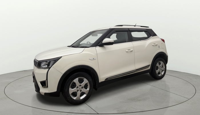 2022 Mahindra XUV300 W6 1.2 PETROL AMT, Petrol, Automatic, 18,956 km, Left Front Diagonal