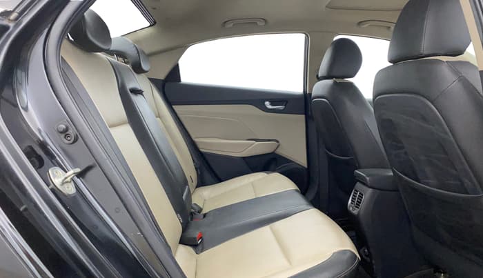2018 Hyundai Verna 1.6 VTVT SX O, Petrol, Manual, 37,742 km, Right Side Rear Door Cabin