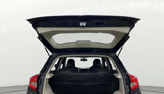 2022 Mahindra XUV300 W4 1.2 PETROL, Petrol, Manual, 26,197 km, Boot Door Open