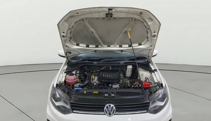 2018 Volkswagen Ameo COMFORTLINE 1.0L, Petrol, Manual, 1,06,101 km, Open Bonet