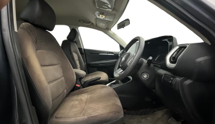 2020 KIA SONET HTK PLUS 1.5 AT, Diesel, Automatic, 66,516 km, Right Side Front Door Cabin