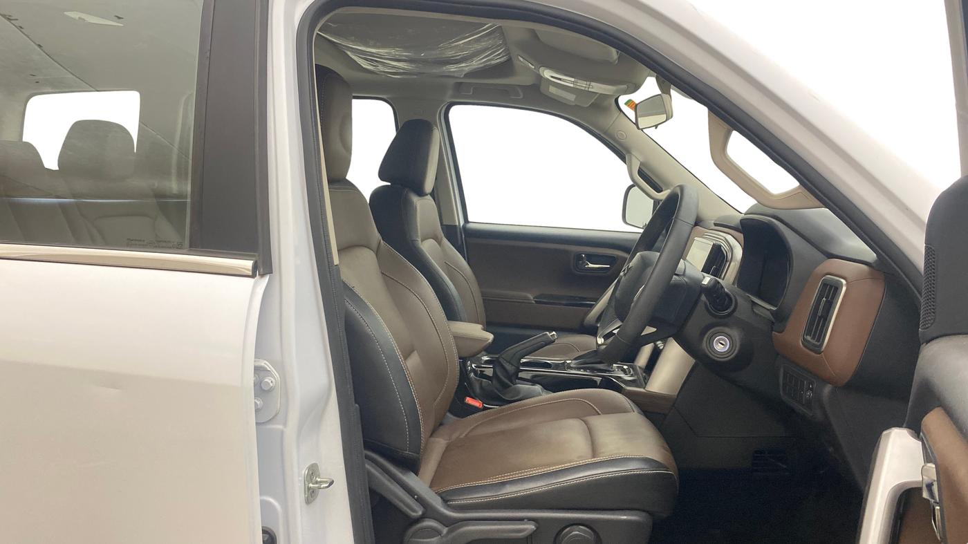 2025 Mahindra SCORPIO-N N Z8 S Petrol AT, Petrol, Automatic, 8,772 km, Right Side Front Door Cabin