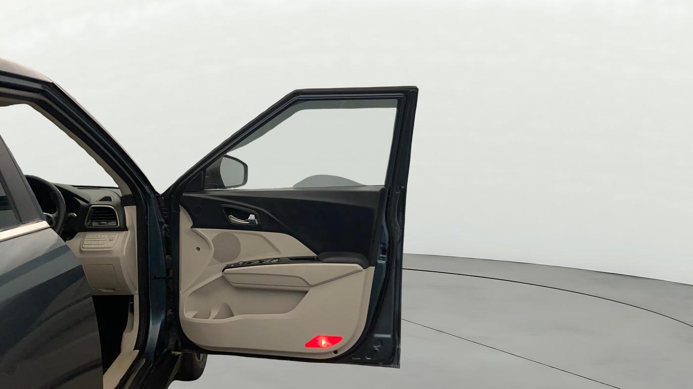 2019 Mahindra XUV300 W8 (O) 1.2 PETROL, Petrol, Manual, 80,553 km, RHS Front Door