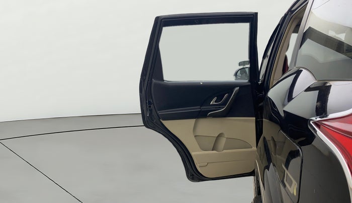 2015 Mahindra XUV500 W6, Diesel, Manual, 1,13,116 km, LHS Rear Door