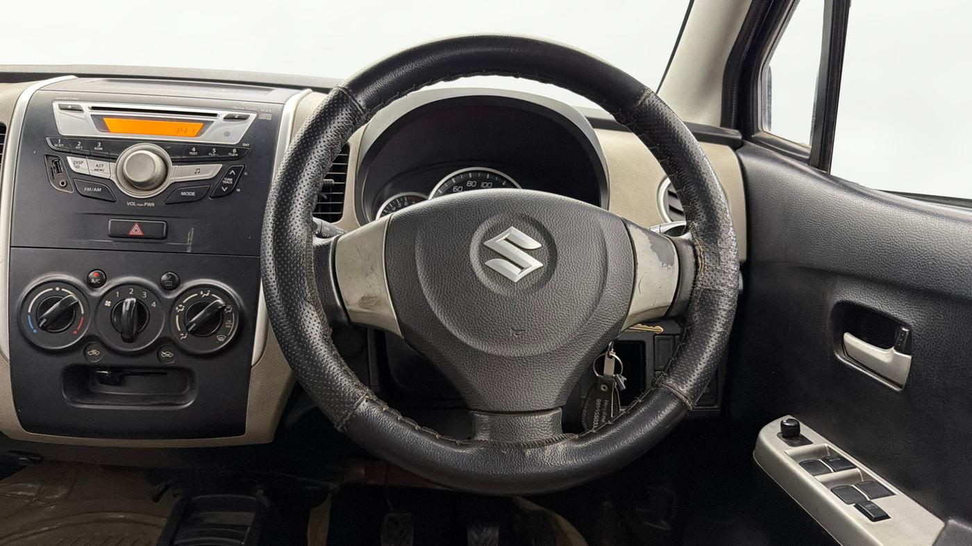 2015 Maruti Wagon R 1.0 VXI, Petrol, Manual, 39,588 km, Steering Wheel Close Up