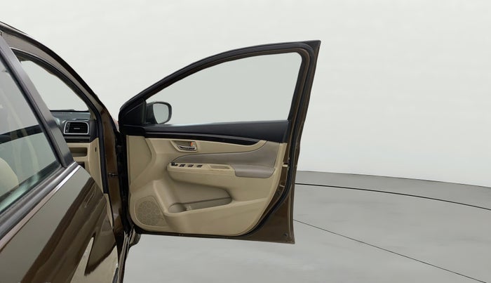 2015 Maruti Ciaz ZDI SHVS, Diesel, Manual, 80,109 km, RHS Front Door