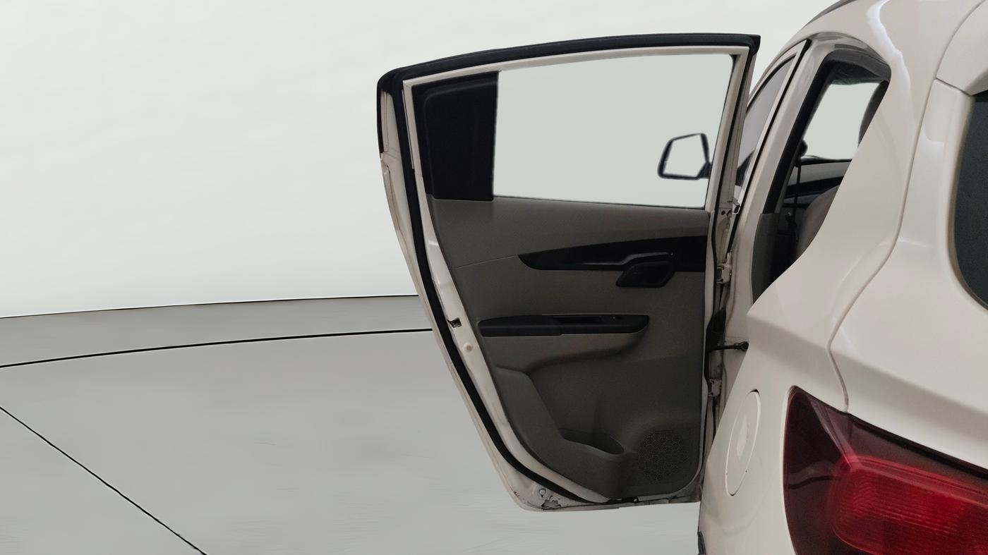 2016 Mahindra Kuv100 K4 5 STR, Petrol, Manual, 44,283 km, LHS Rear Door