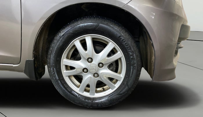 2014 Honda Brio VX AT, Petrol, Automatic, 74,440 km, Right Front Wheel