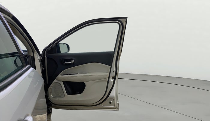 2017 Jeep Compass LIMITED 2.0 DIESEL, Diesel, Manual, 1,06,428 km, RHS Front Door