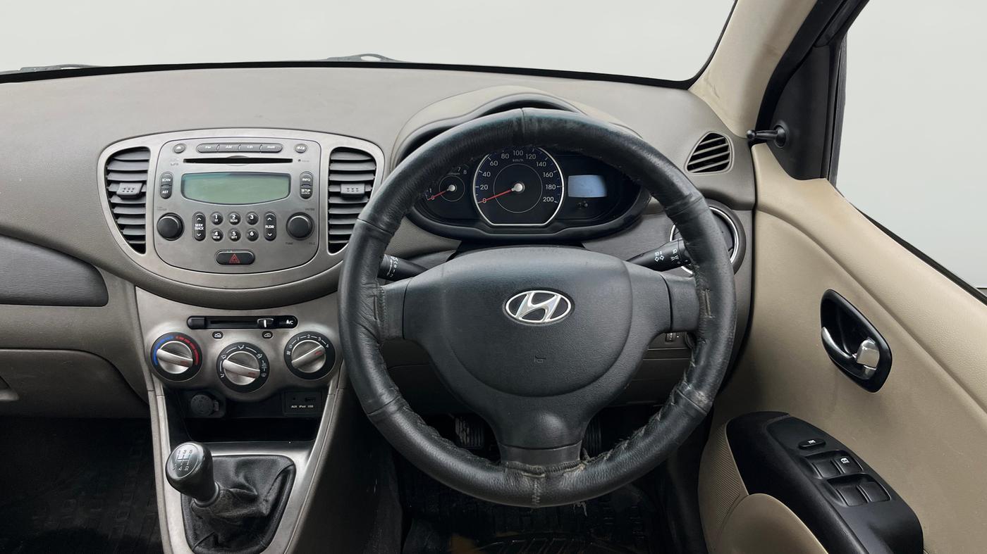 2015 Hyundai i10 SPORTZ 1.1, Petrol, Manual, 61,876 km, Steering Wheel Close Up