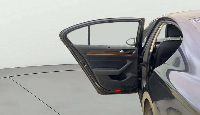 2018 Volkswagen Passat HIGHLINE DSG, Diesel, Automatic, 80,437 km, LHS Rear Door