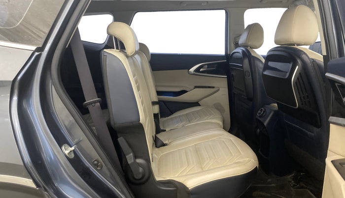 2022 KIA CARENS LUXURY PLUS 1.4 PETROL 7 STR, Petrol, Manual, 44,222 km, Right Side Rear Door Cabin