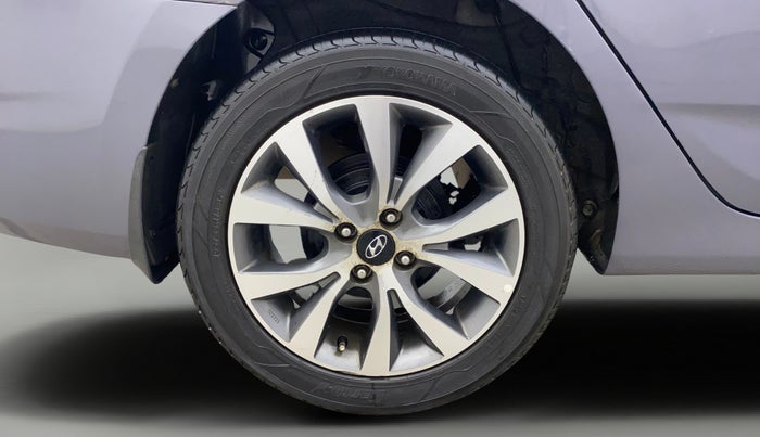 2016 Hyundai Verna 1.6 VTVT SX, Petrol, Manual, 64,510 km, Right Rear Wheel