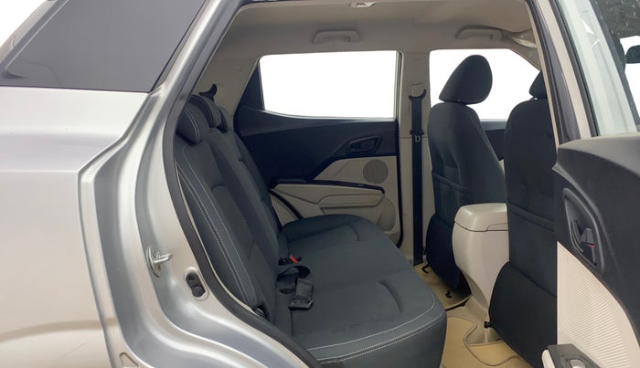 2019 Mahindra XUV300 W6 1.2 PETROL, Petrol, Manual, 36,925 km, Right Side Rear Door Cabin