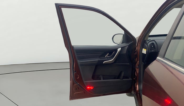 2018 Mahindra XUV500 W11, Diesel, Manual, 52,365 km, LHS Front Door