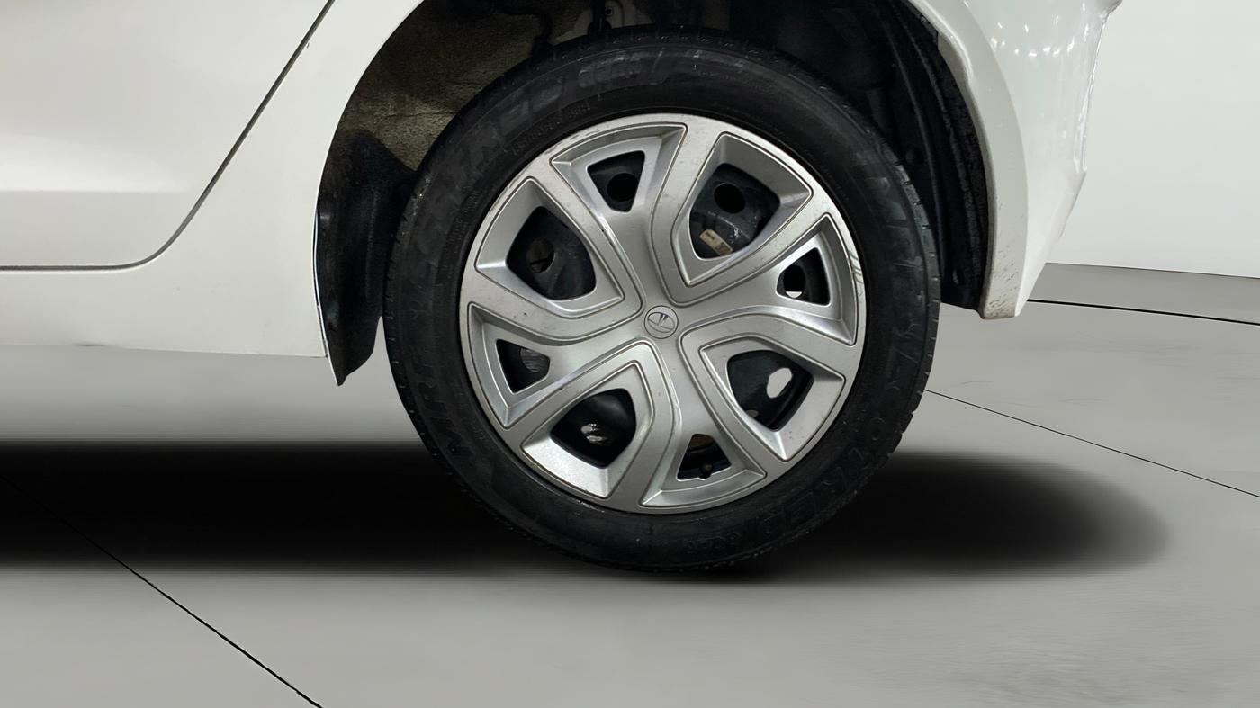 2023 Tata ALTROZ XM PLUS SUNROOF CNG, CNG, Manual, 25,460 km, Left Rear Wheel