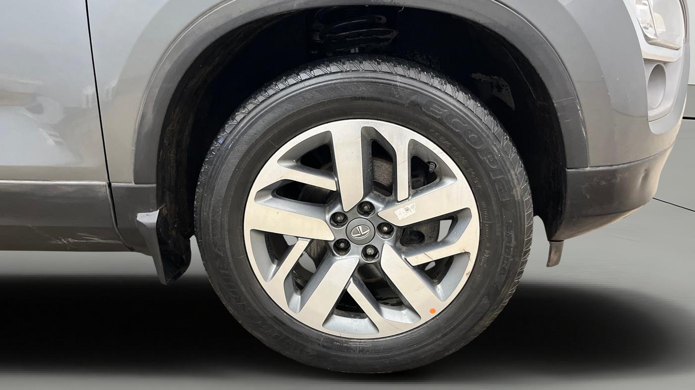 2021 Tata Safari XZA PLUS, Diesel, Automatic, 92,954 km, Right Front Wheel