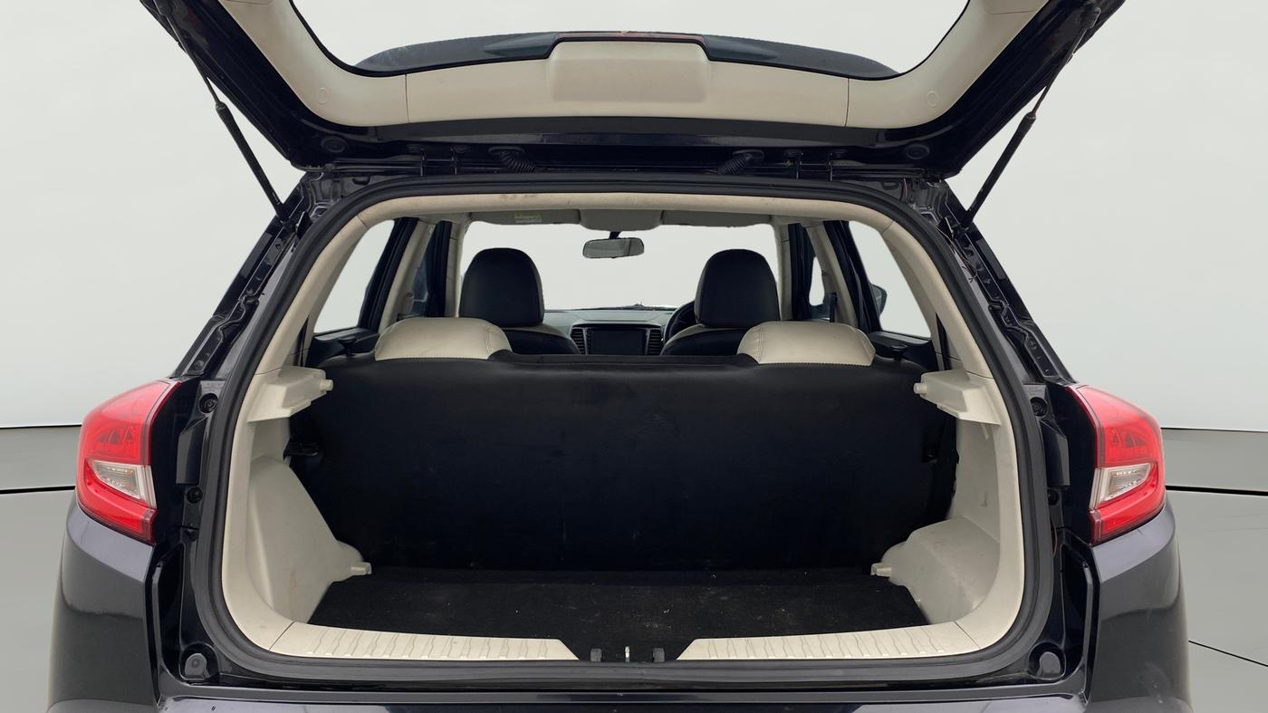 2022 Mahindra XUV300 W4 1.2 PETROL, Petrol, Manual, 1,08,779 km, Boot Open Zoomed View