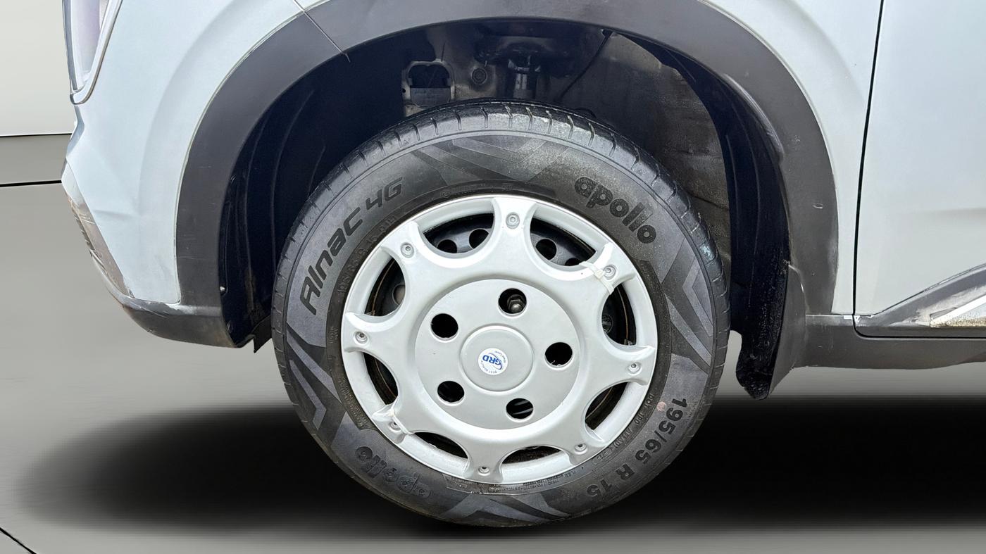 2020 Hyundai VENUE S 1.2, Petrol, Manual, 31,650 km, Left Front Wheel