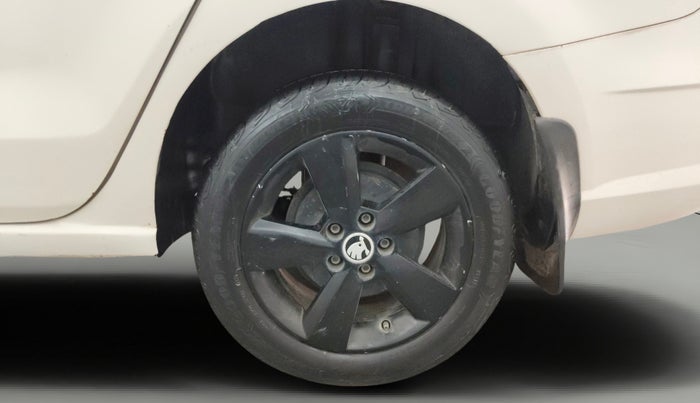 2017 Skoda Rapid AMBITION 1.6 MPI MT, Petrol, Manual, 42,422 km, Left Rear Wheel