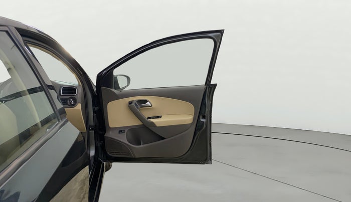 2015 Volkswagen Vento 1.2 TSI HIGHLINE PLUS AT, Petrol, Automatic, 47,203 km, RHS Front Door