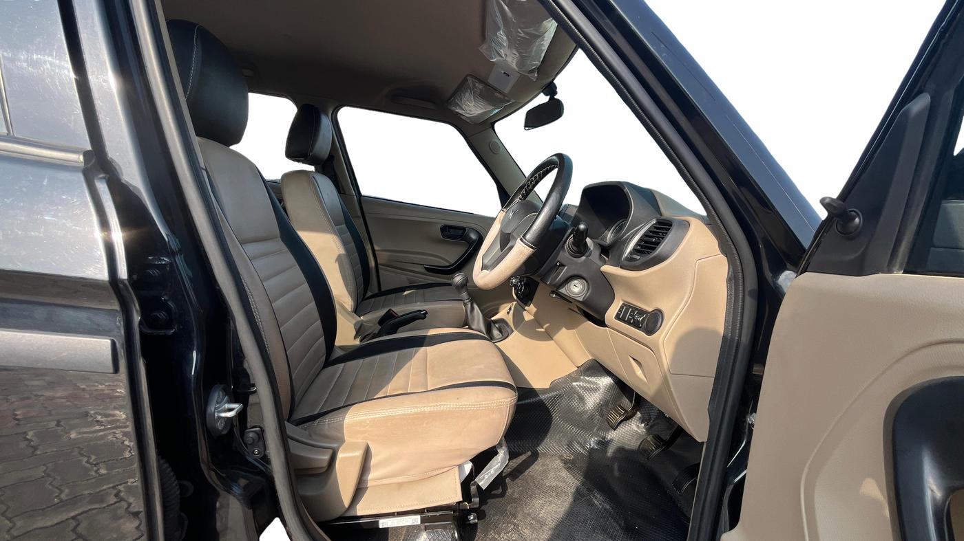 2023 Mahindra BOLERO NEO N 4, Diesel, Manual, 25,909 km, Right Side Front Door Cabin