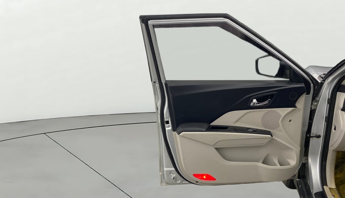 2019 Mahindra XUV300 W8 1.5 DIESEL, Diesel, Manual, 74,292 km, LHS Front Door