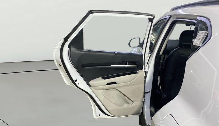 2025 KIA SONET HTK PLUS 1.2 PETROL MT, Petrol, Manual, 1,804 km, LHS Rear Door