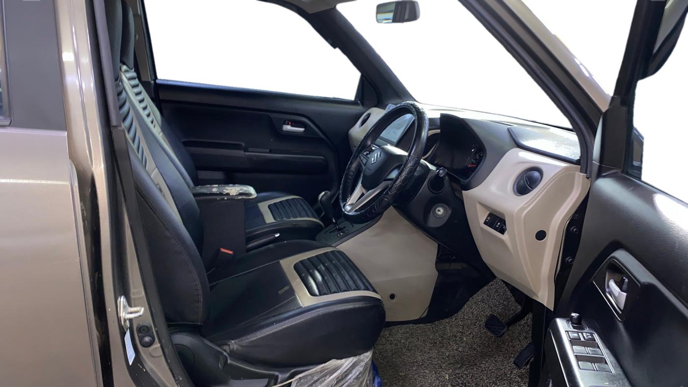 2023 Maruti New Wagon-R ZXI 1.2 AMT, Petrol, Automatic, 17,887 km, Right Side Front Door Cabin