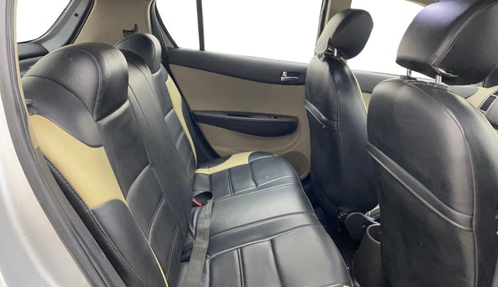2013 Hyundai i20 MAGNA 1.2, Petrol, Manual, 1,11,877 km, Right Side Rear Door Cabin